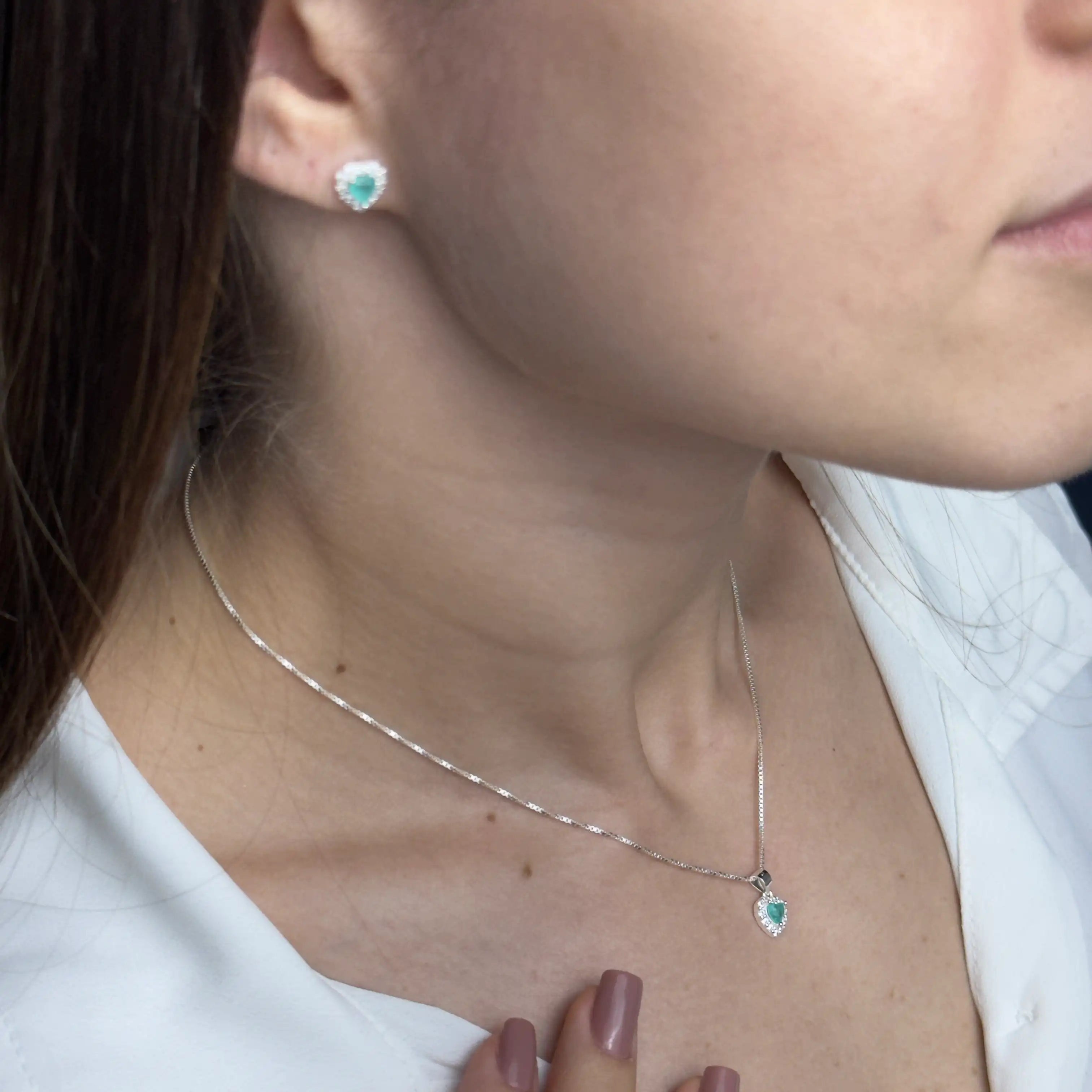 Colar Viridia (Par de brincos de brinde)