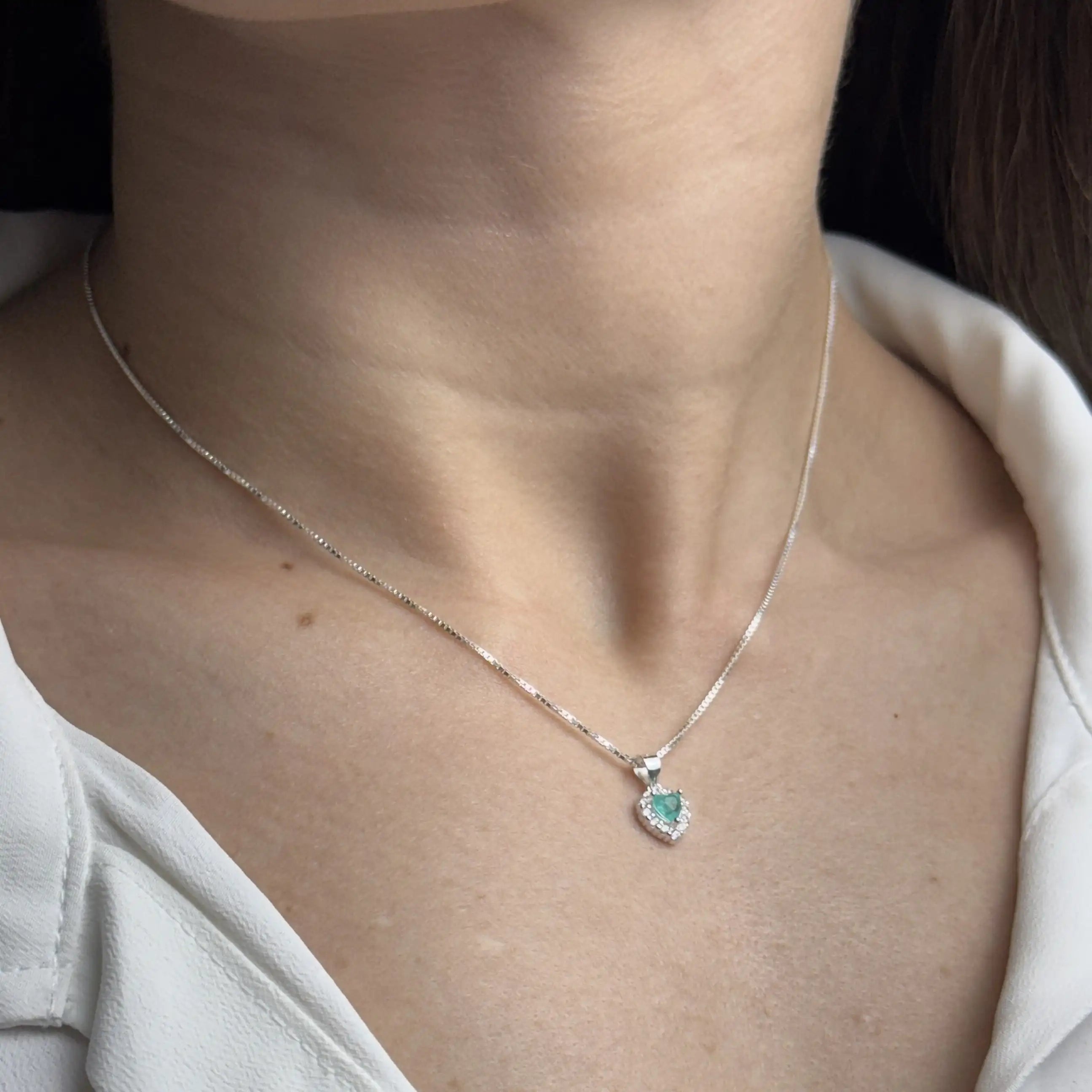 Colar Viridia (Par de brincos de brinde)