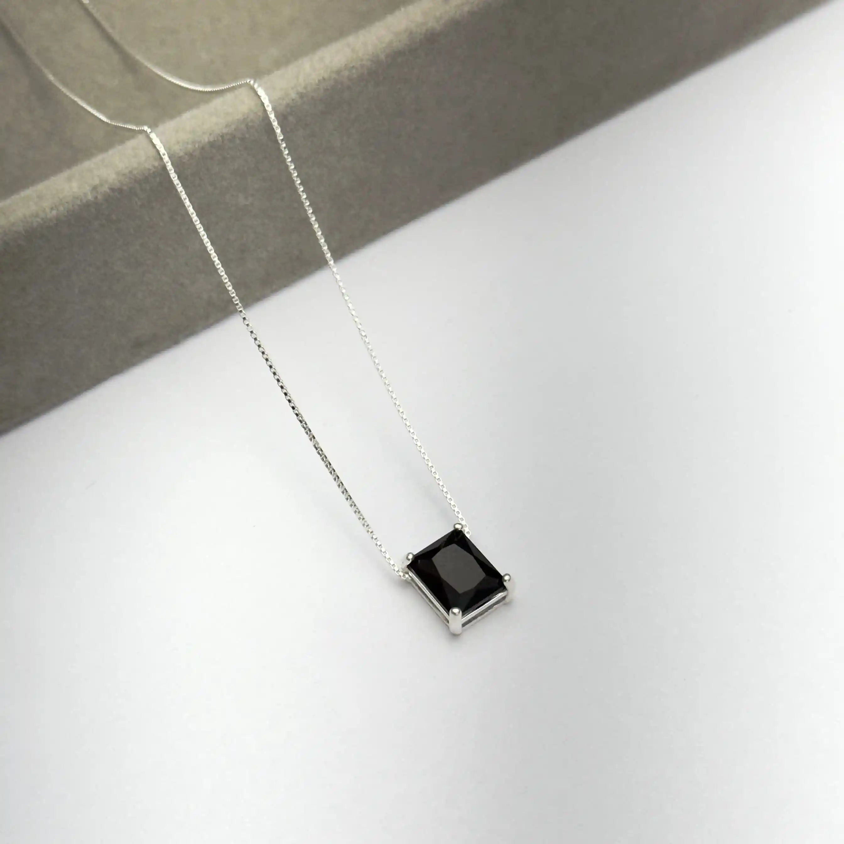 Conjunto Salvatore + Colar Nox