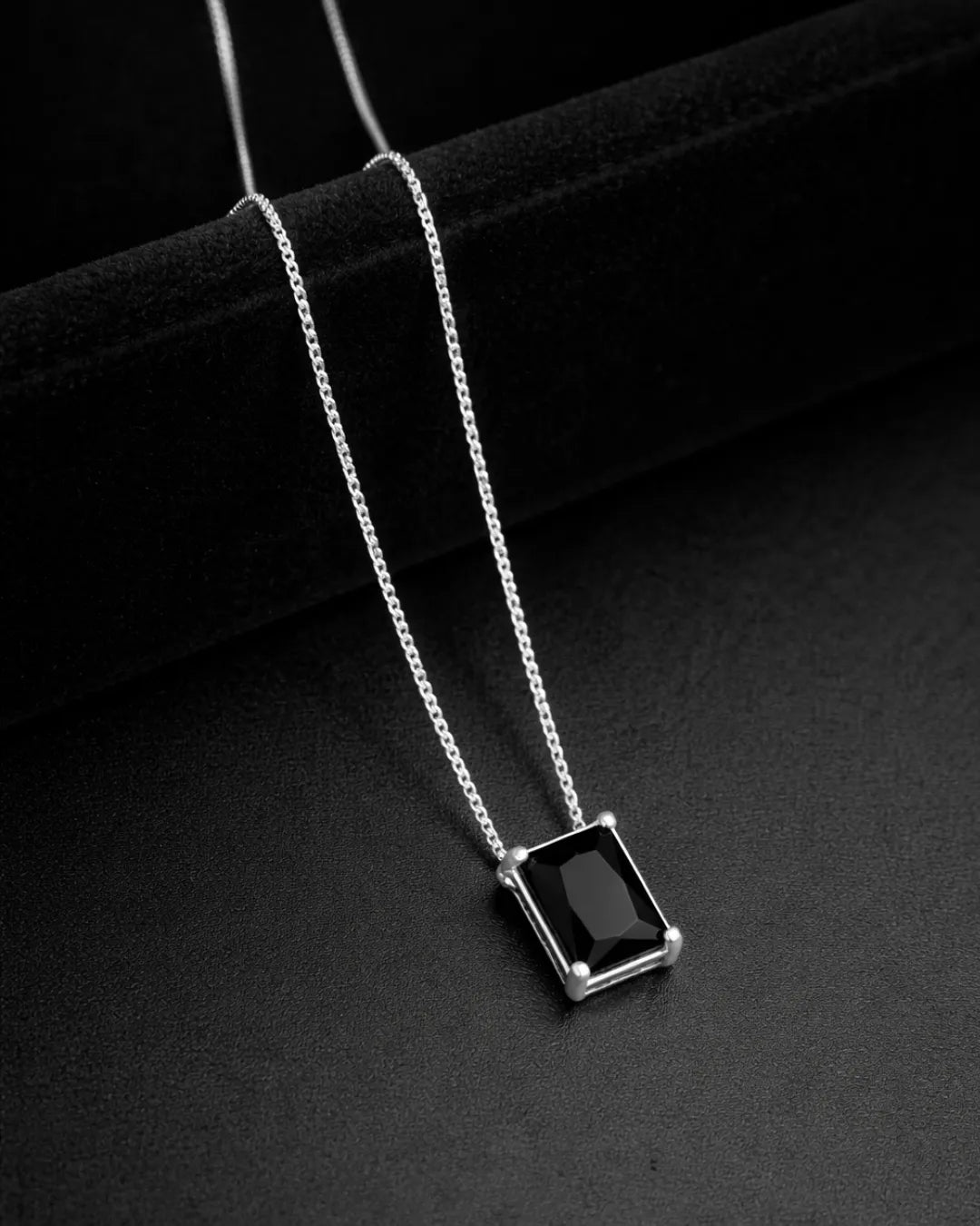 Conjunto Salvatore + Colar Nox